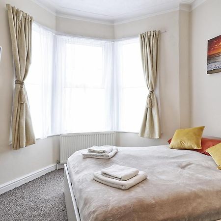 Lovely 1-Bedroom Condo Near The Sea Front Southend-on-Sea Exterior foto