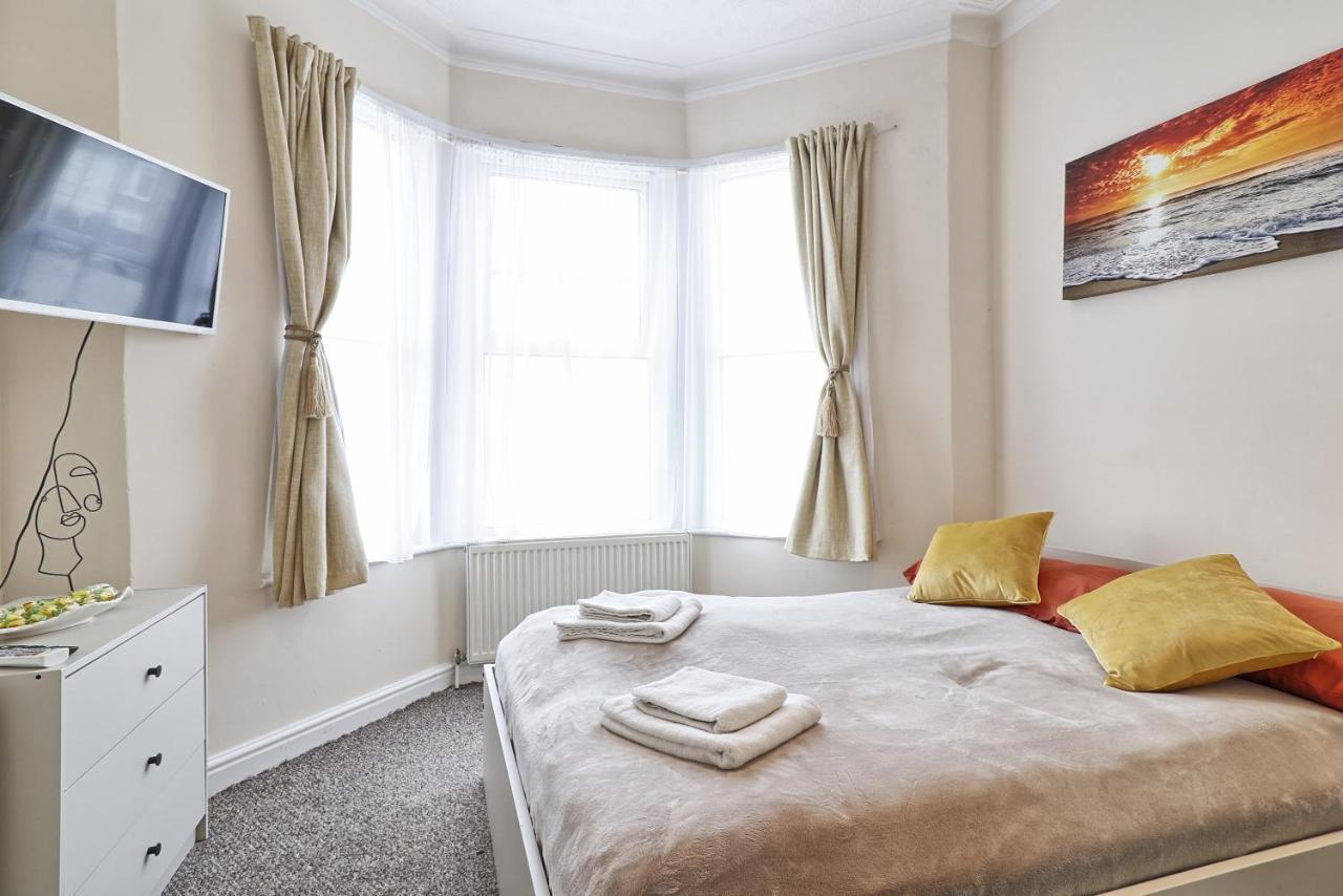 Lovely 1-Bedroom Condo Near The Sea Front Southend-on-Sea Exterior foto