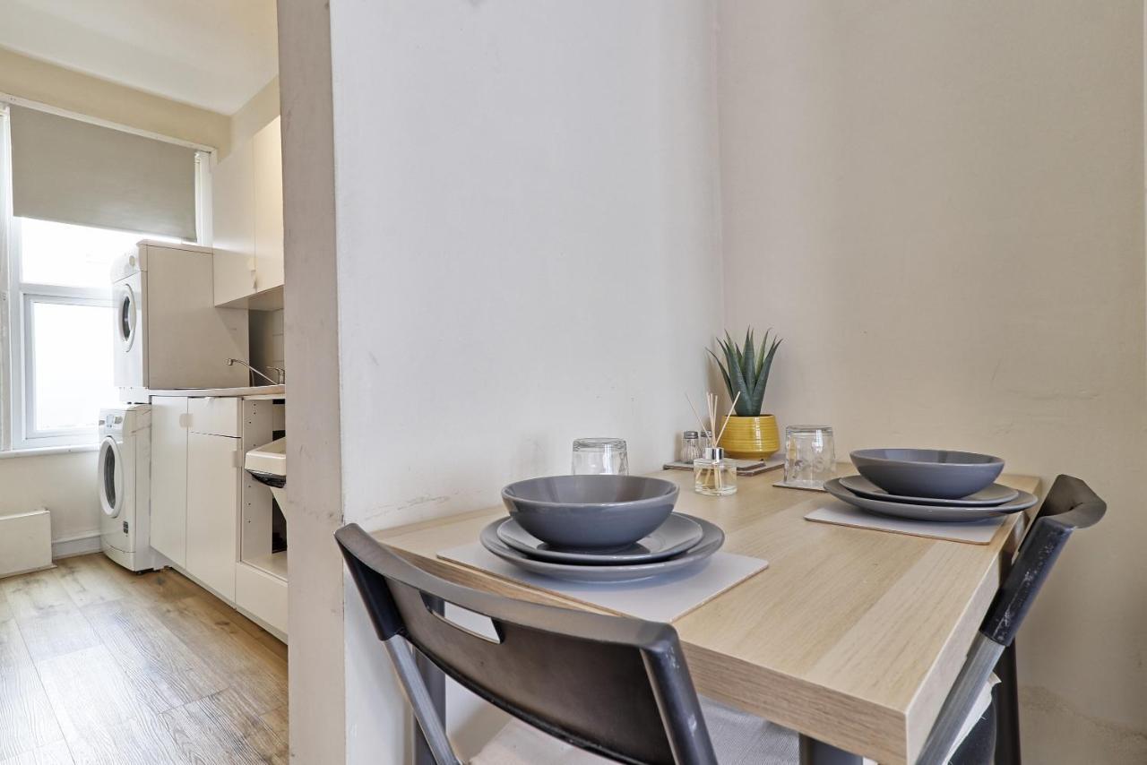 Lovely 1-Bedroom Condo Near The Sea Front Southend-on-Sea Exterior foto