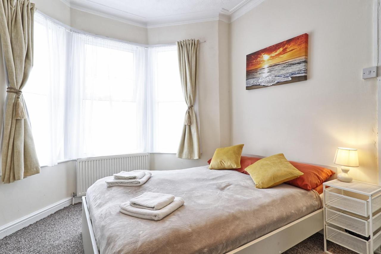 Lovely 1-Bedroom Condo Near The Sea Front Southend-on-Sea Exterior foto